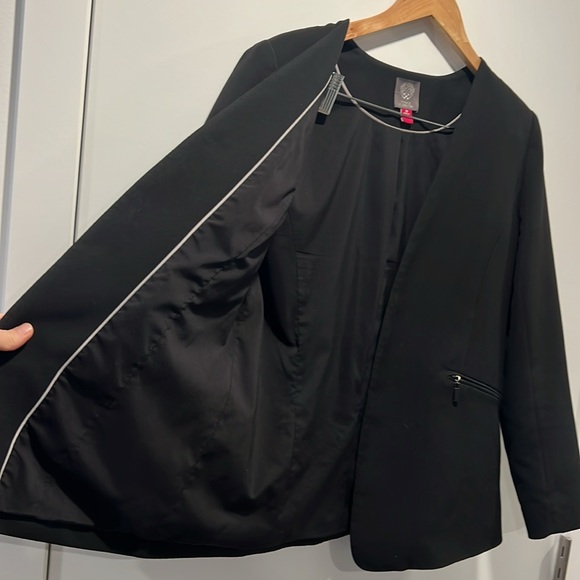 Loose Fit Black Blazer - Picture 4 of 10